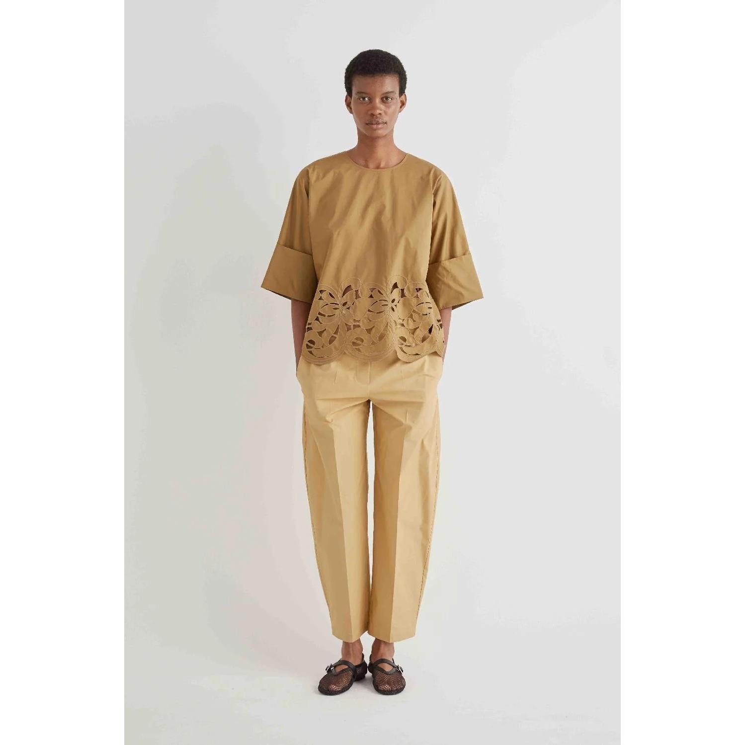 BLUSA CON BORDO RICAMATO