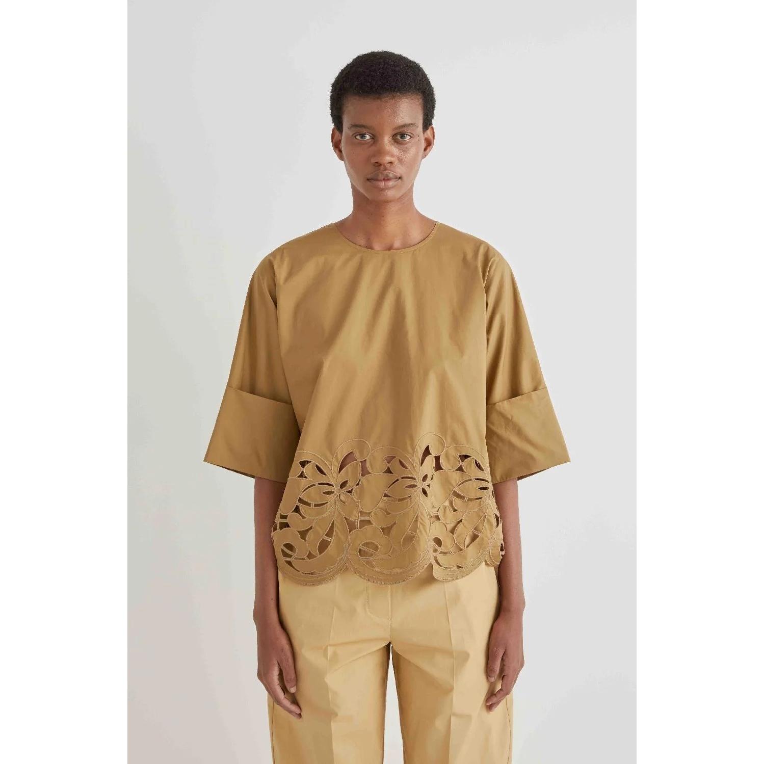 BLUSA CON BORDO RICAMATO