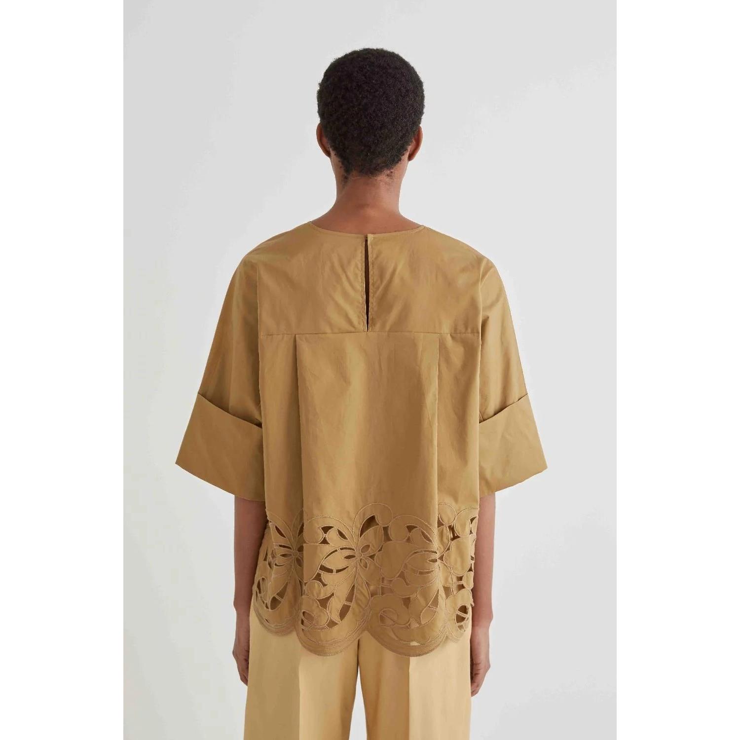 BLUSA CON BORDO RICAMATO