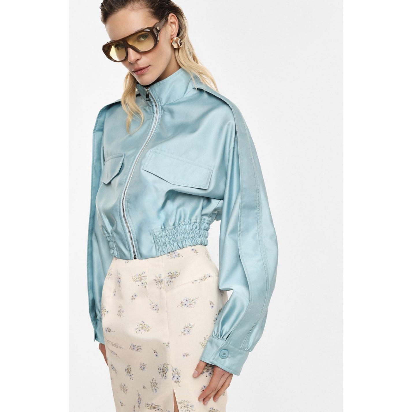 Bomber corto con tasche a patta e zip frontale