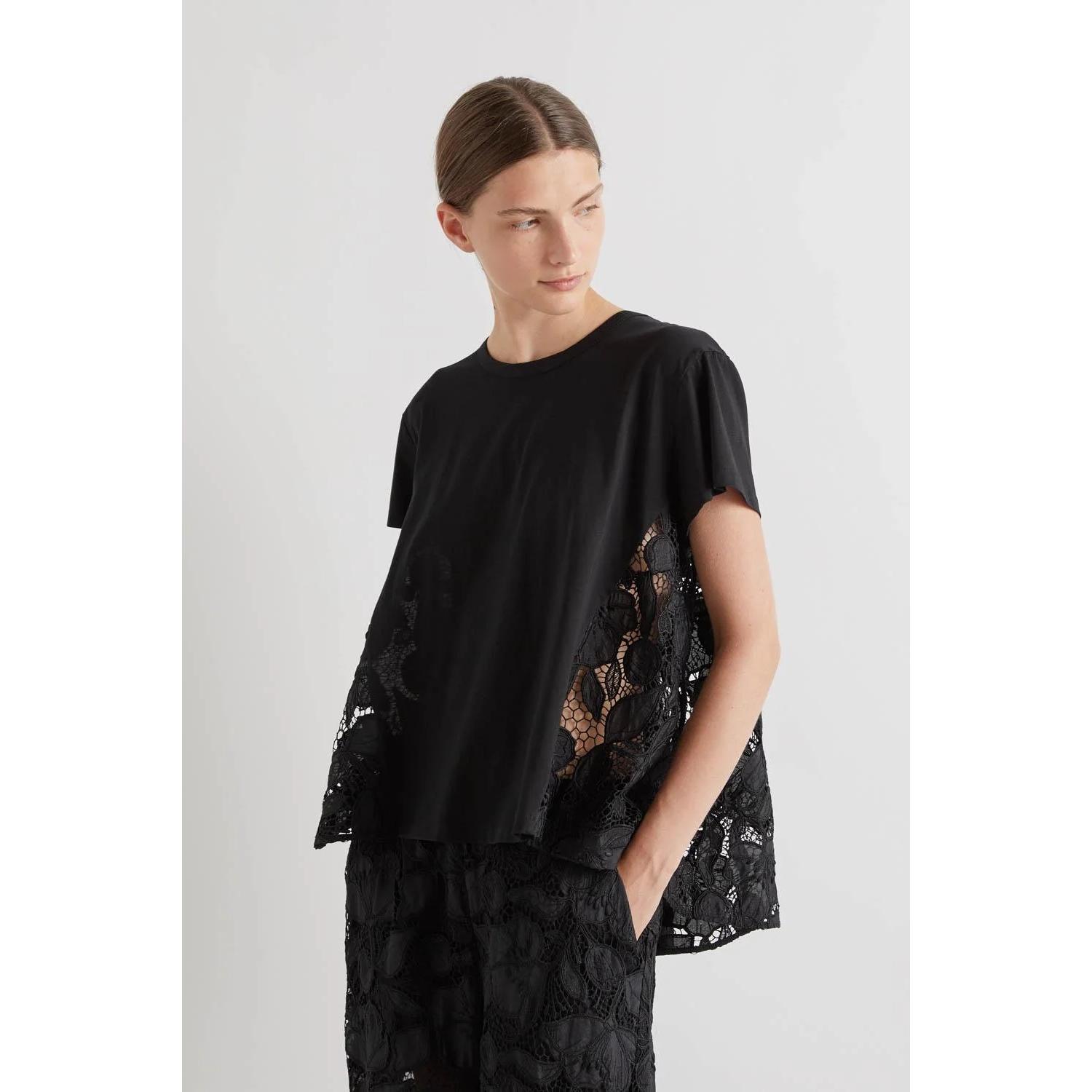 T-SHIRT CON INSERTI MACRAME