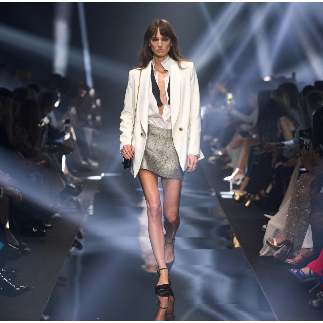 Giacca doppiopetto in viscosa con rever sciallato