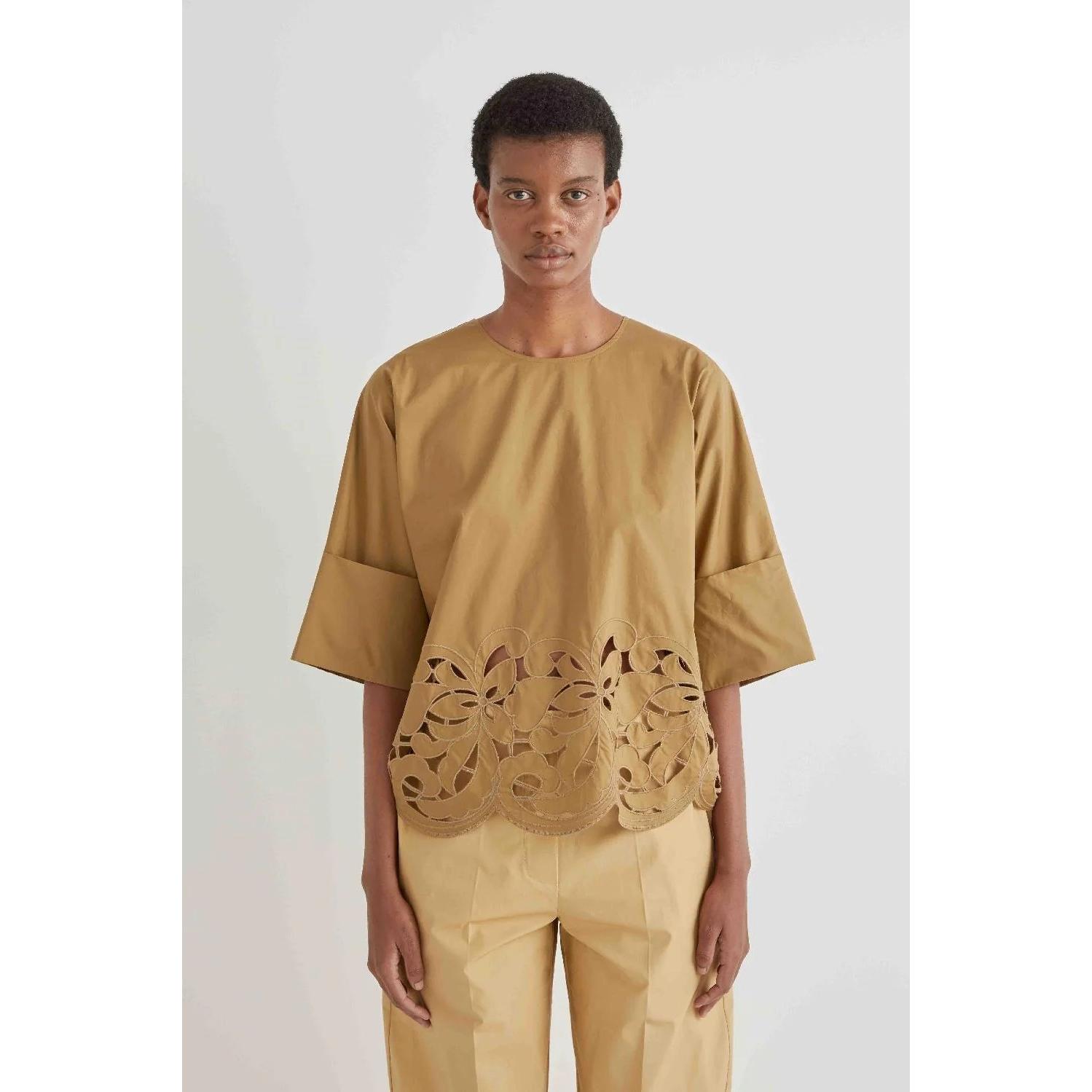 BLUSA CON BORDO RICAMATO