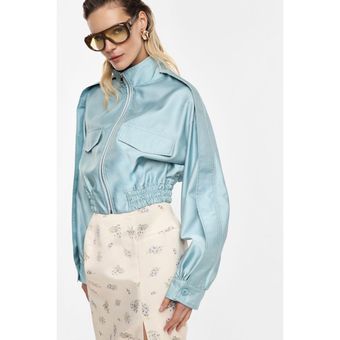 Bomber corto con tasche a patta e zip frontale