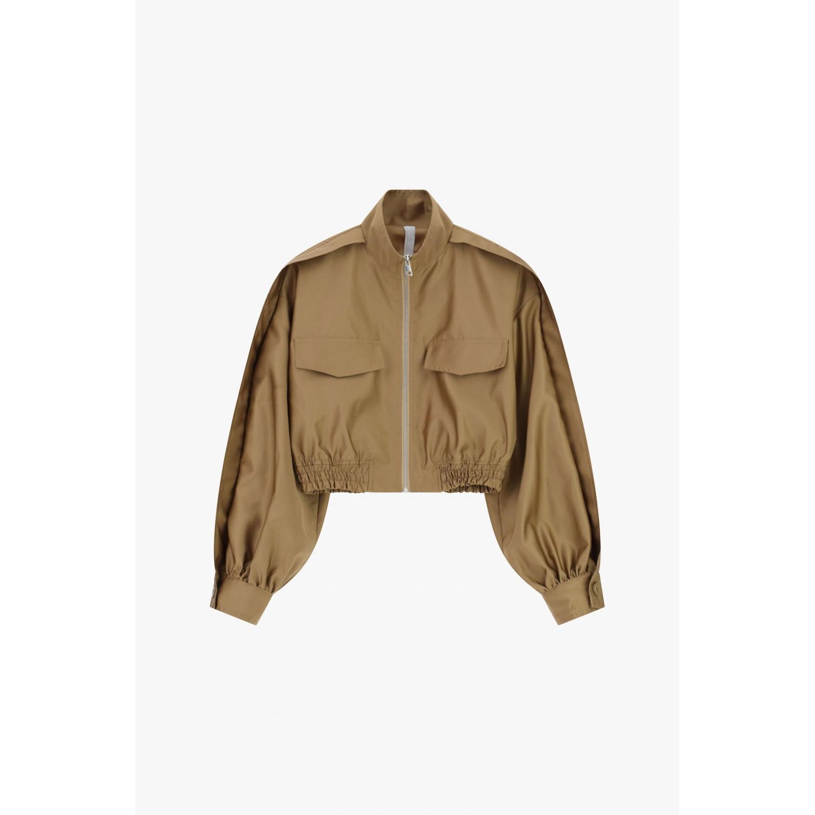 Bomber corto con tasche a patta e zip frontale