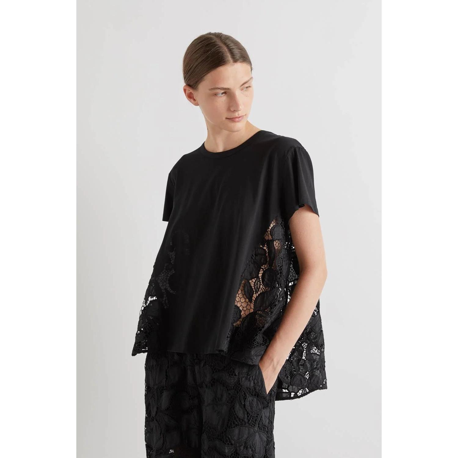 T-SHIRT CON INSERTI MACRAME